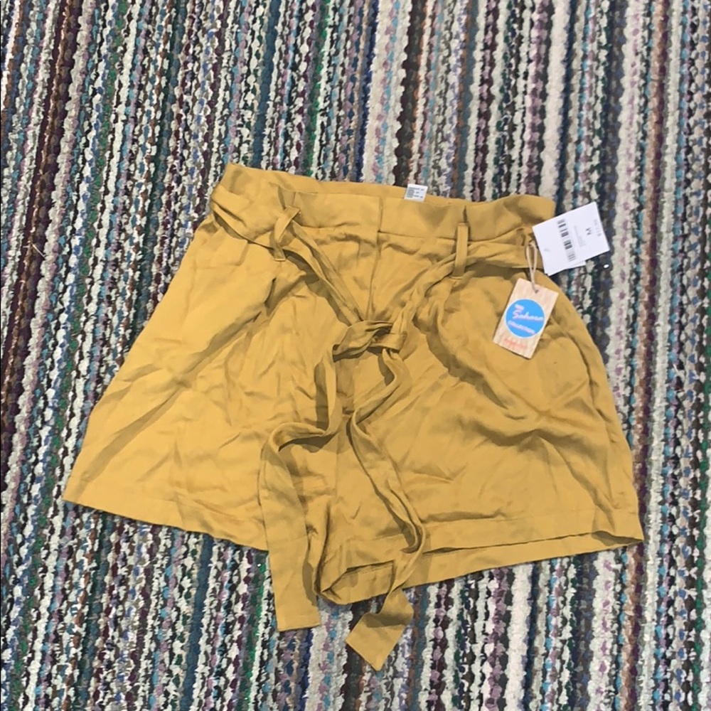 Shorts - Picture 2 of 3